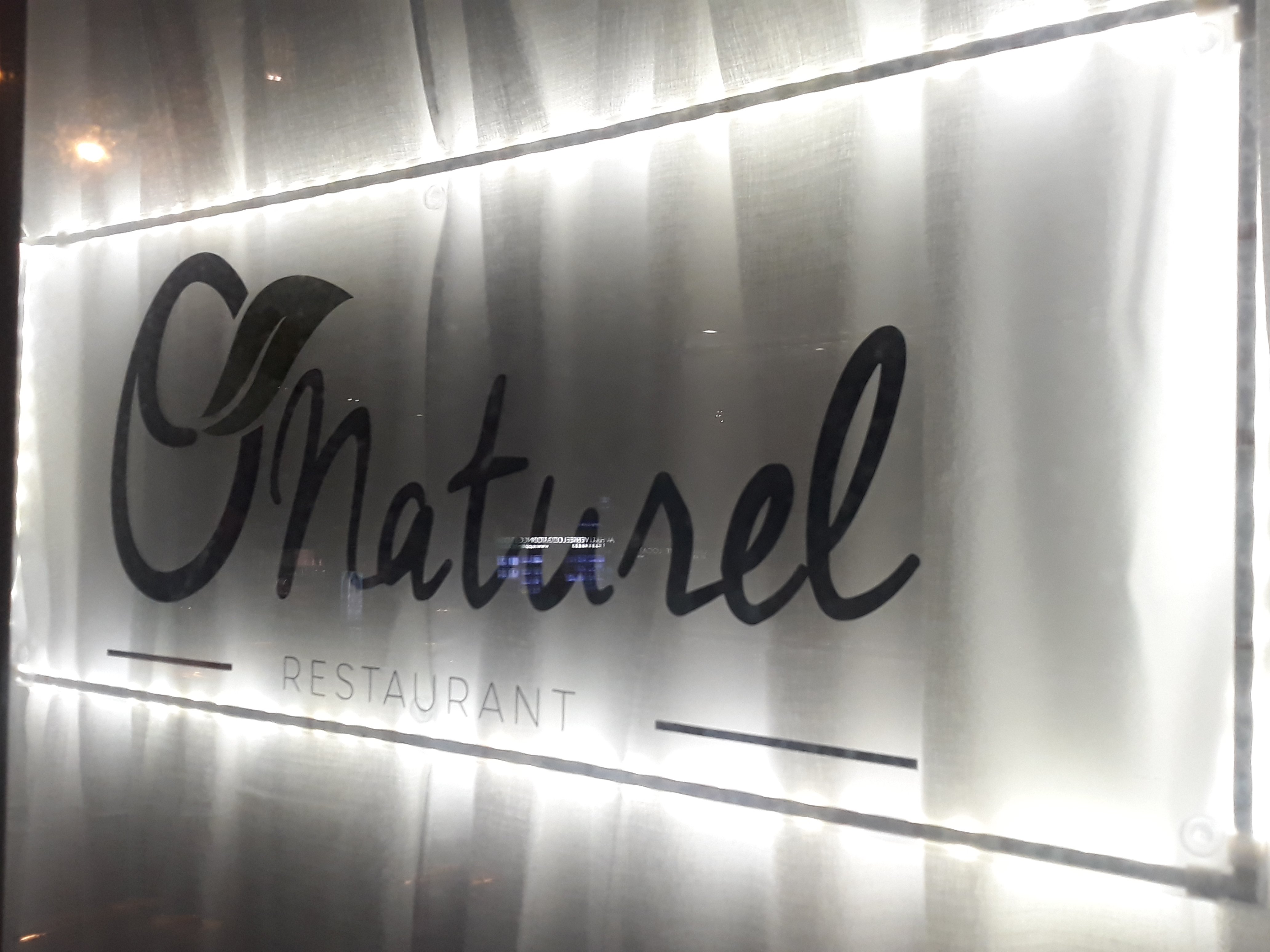 HivaTest O'naturel, le premier restaurant naturiste à Paris