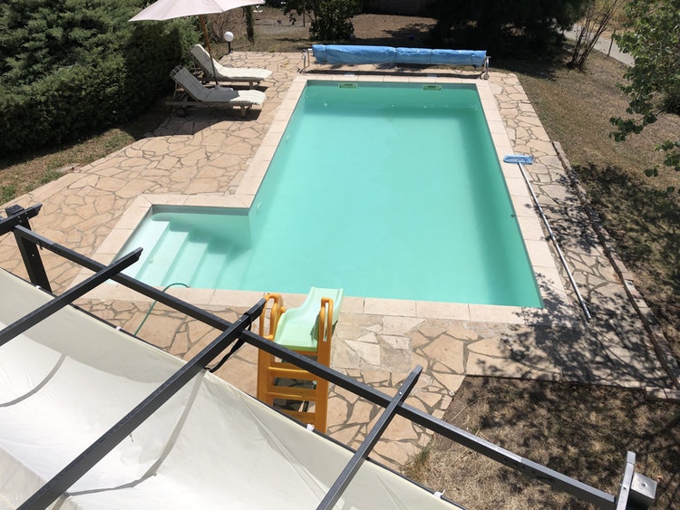 Jolie piscine à Saint-Martin-la-Plaine